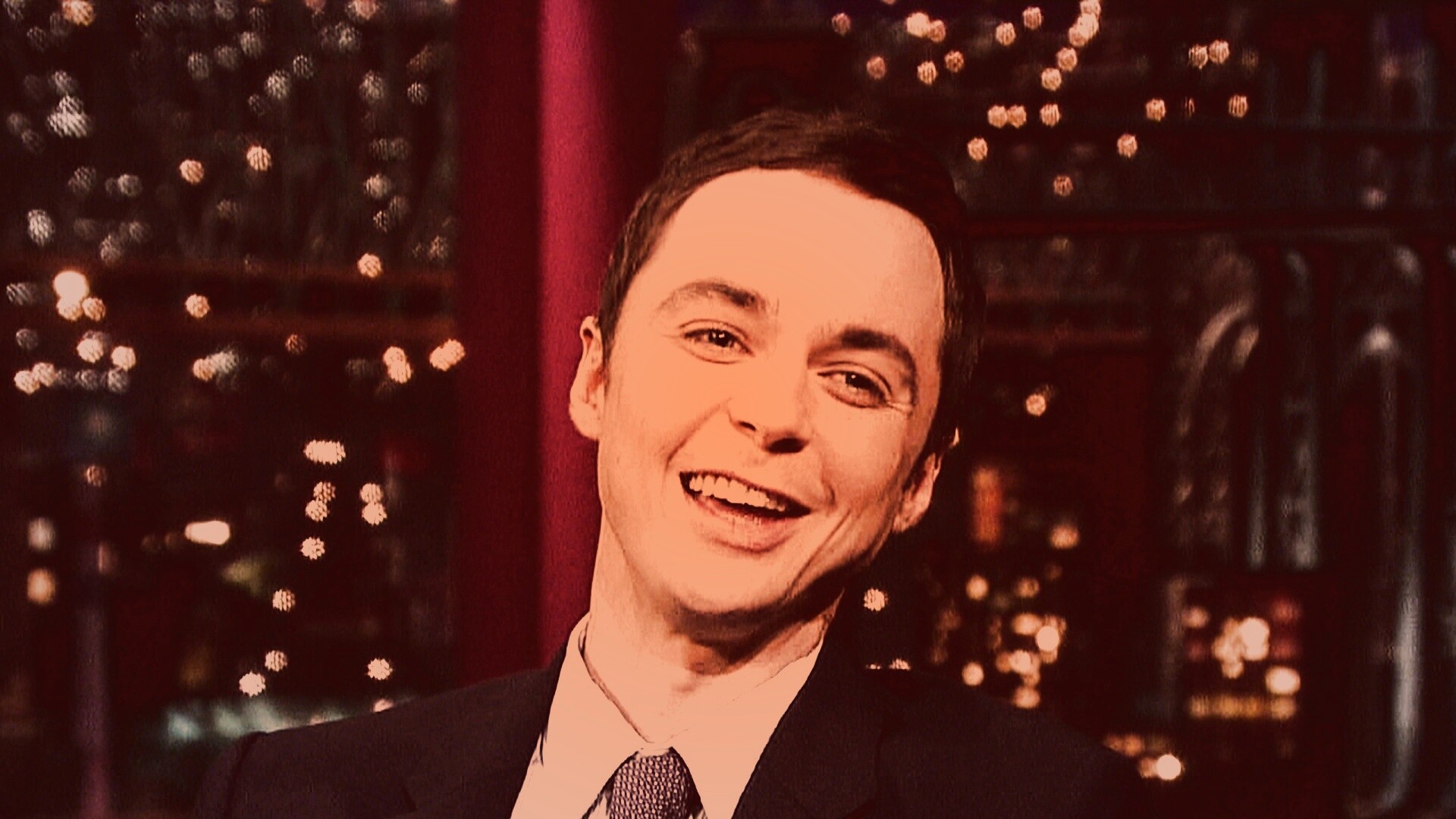 Джим Парсонс на вечернем шоу обои