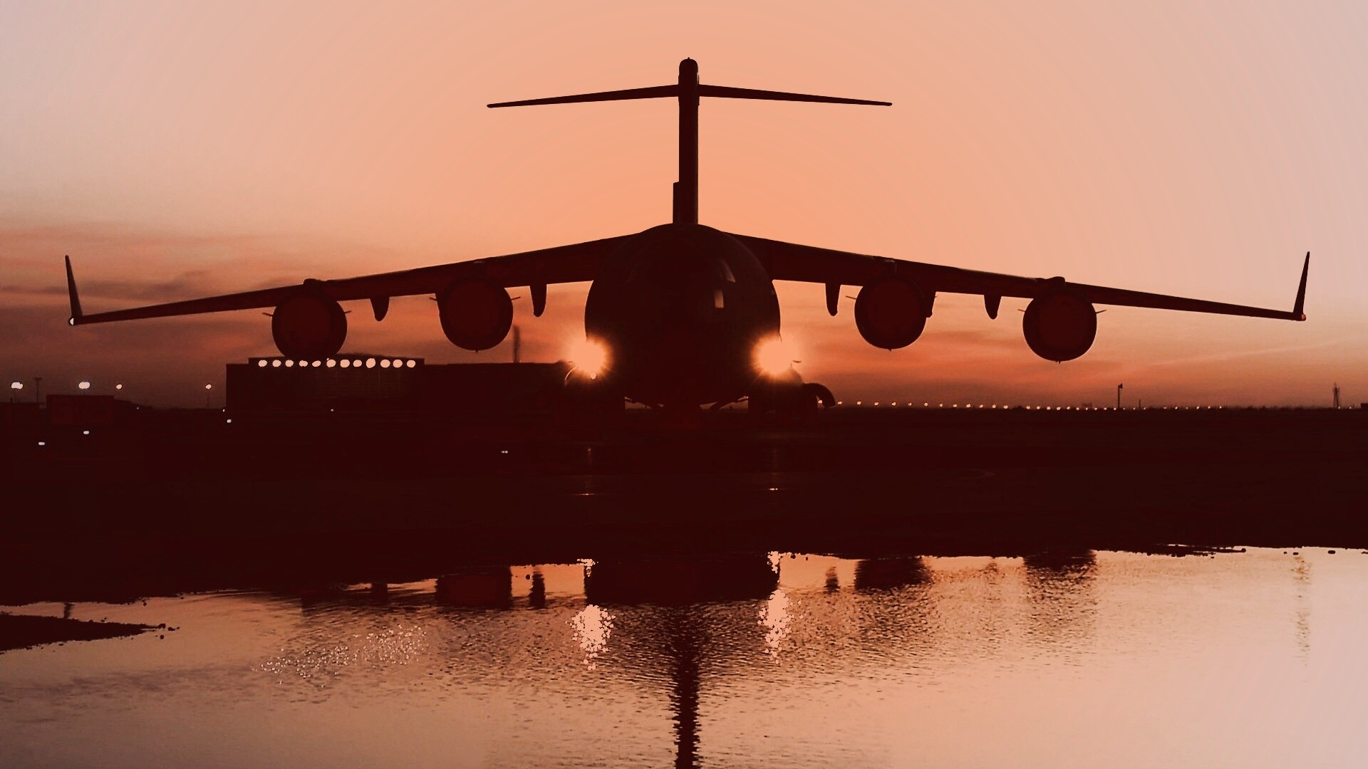 Самолет на взлетной полосе обои