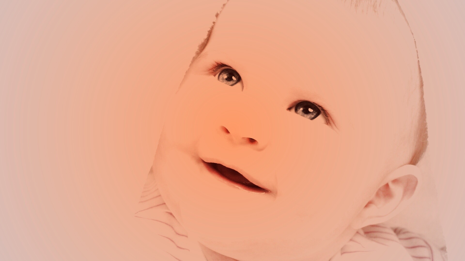 Малыш под полотенцем обои