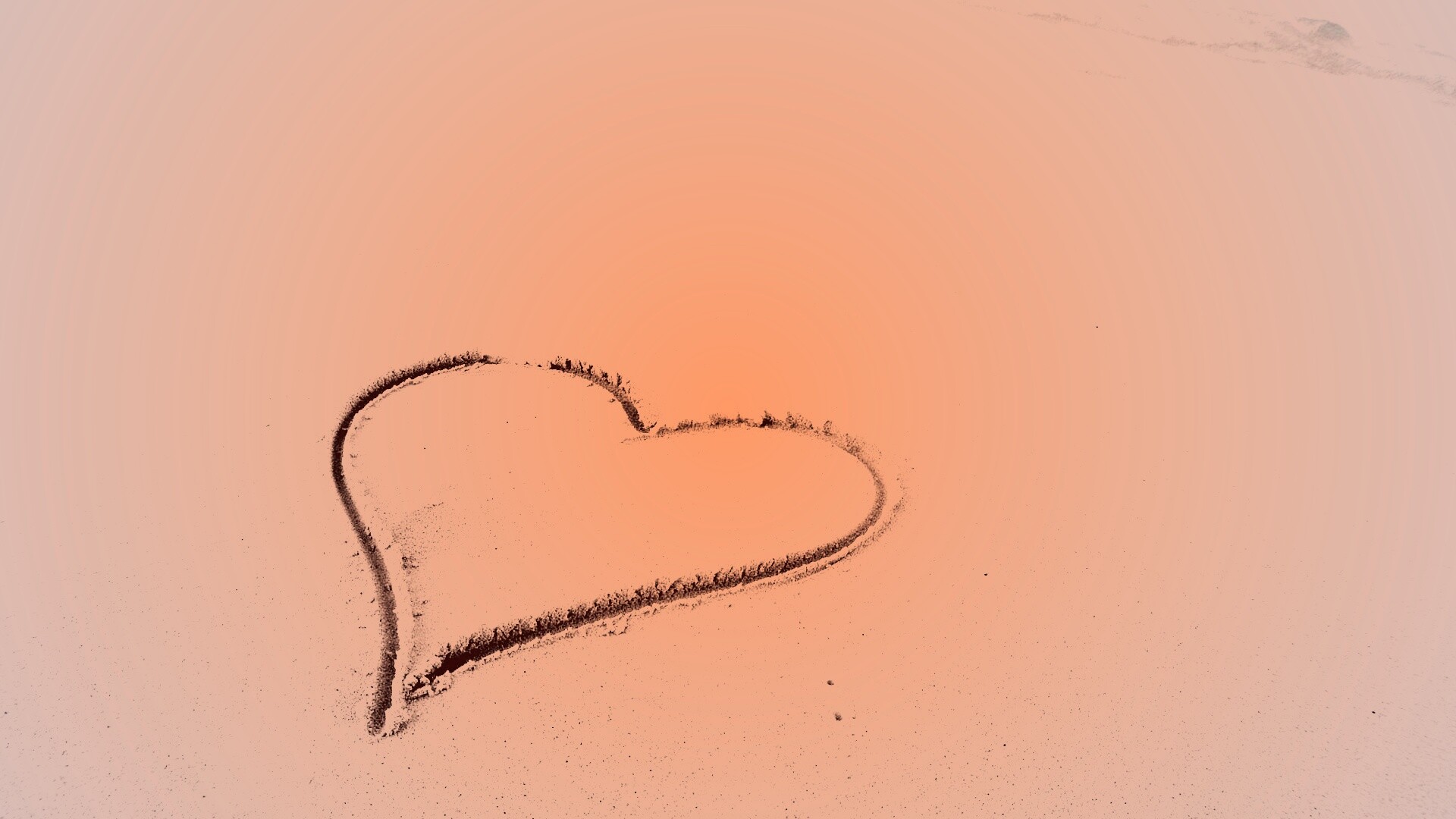Аккуратное сердце на песке обои