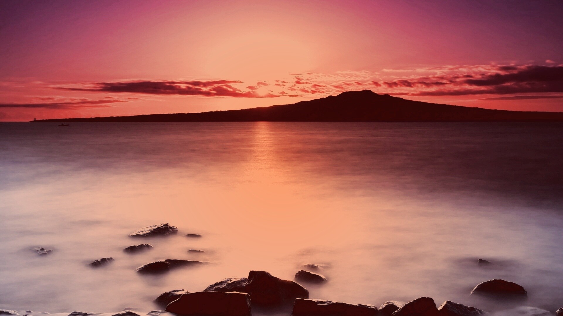 Восход над озером обои