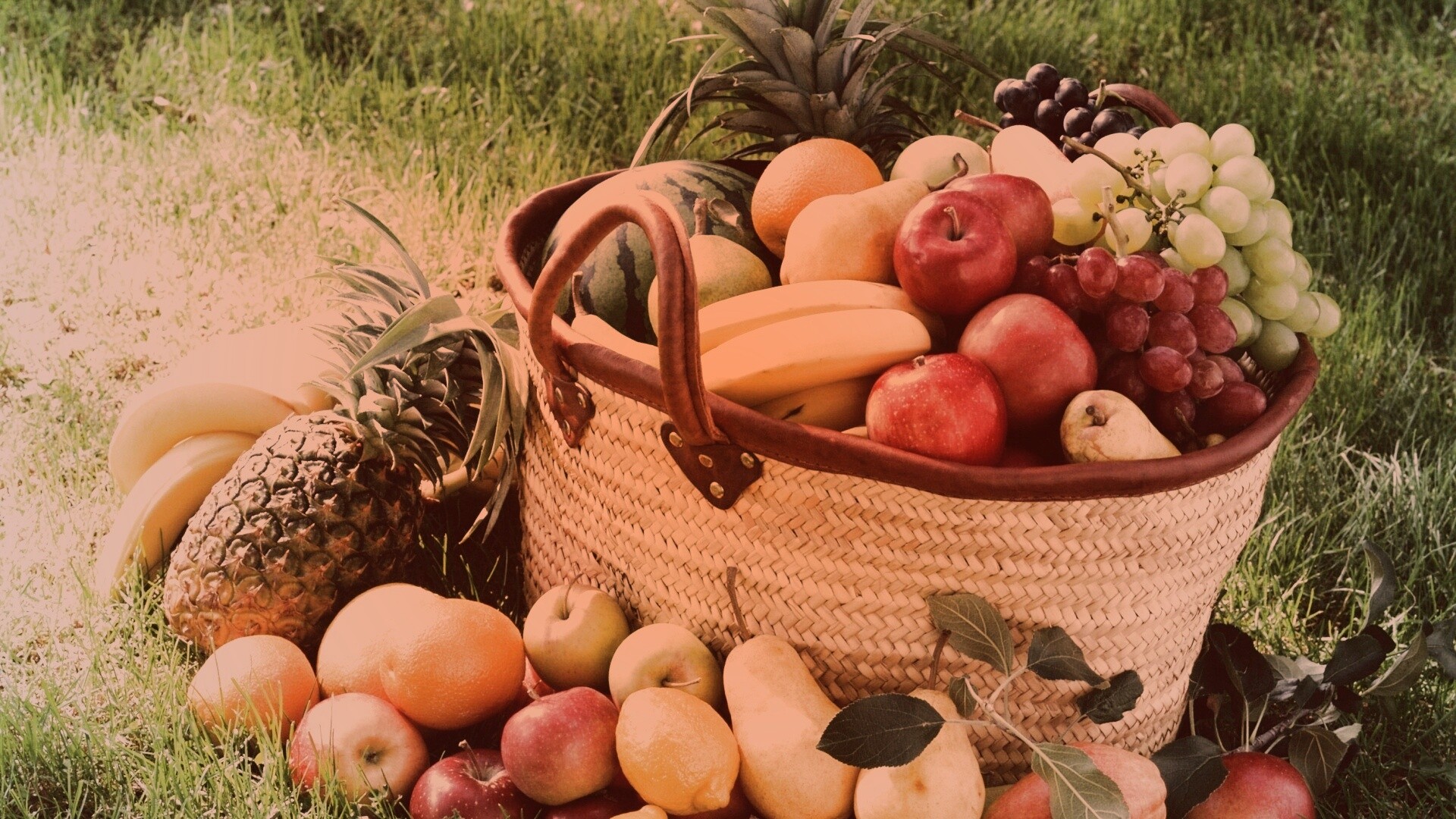 Корзина с фруктами обои