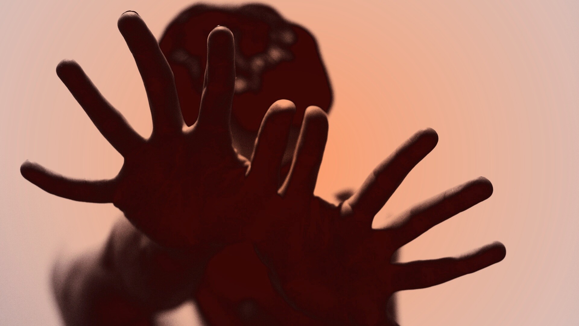 Руки тянутся к тебе обои