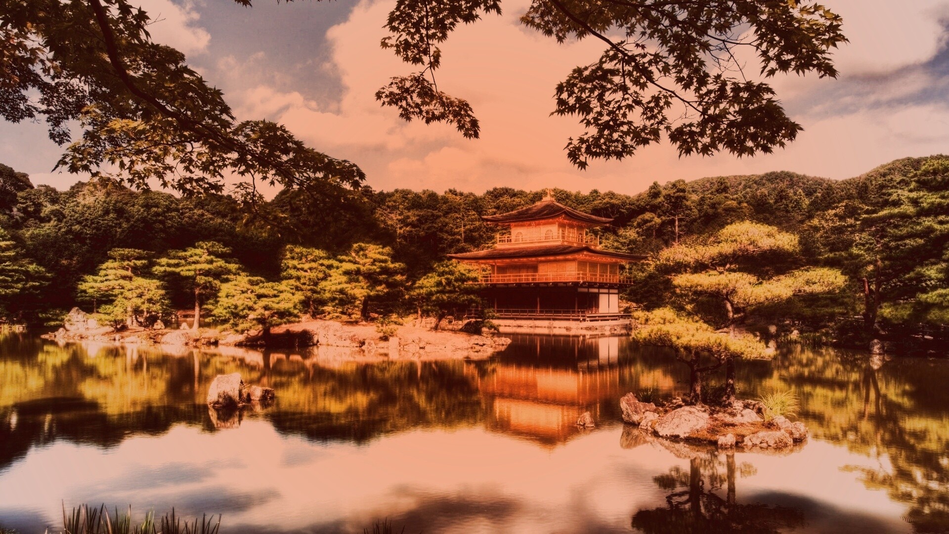 Японский домик на берегу озера обои