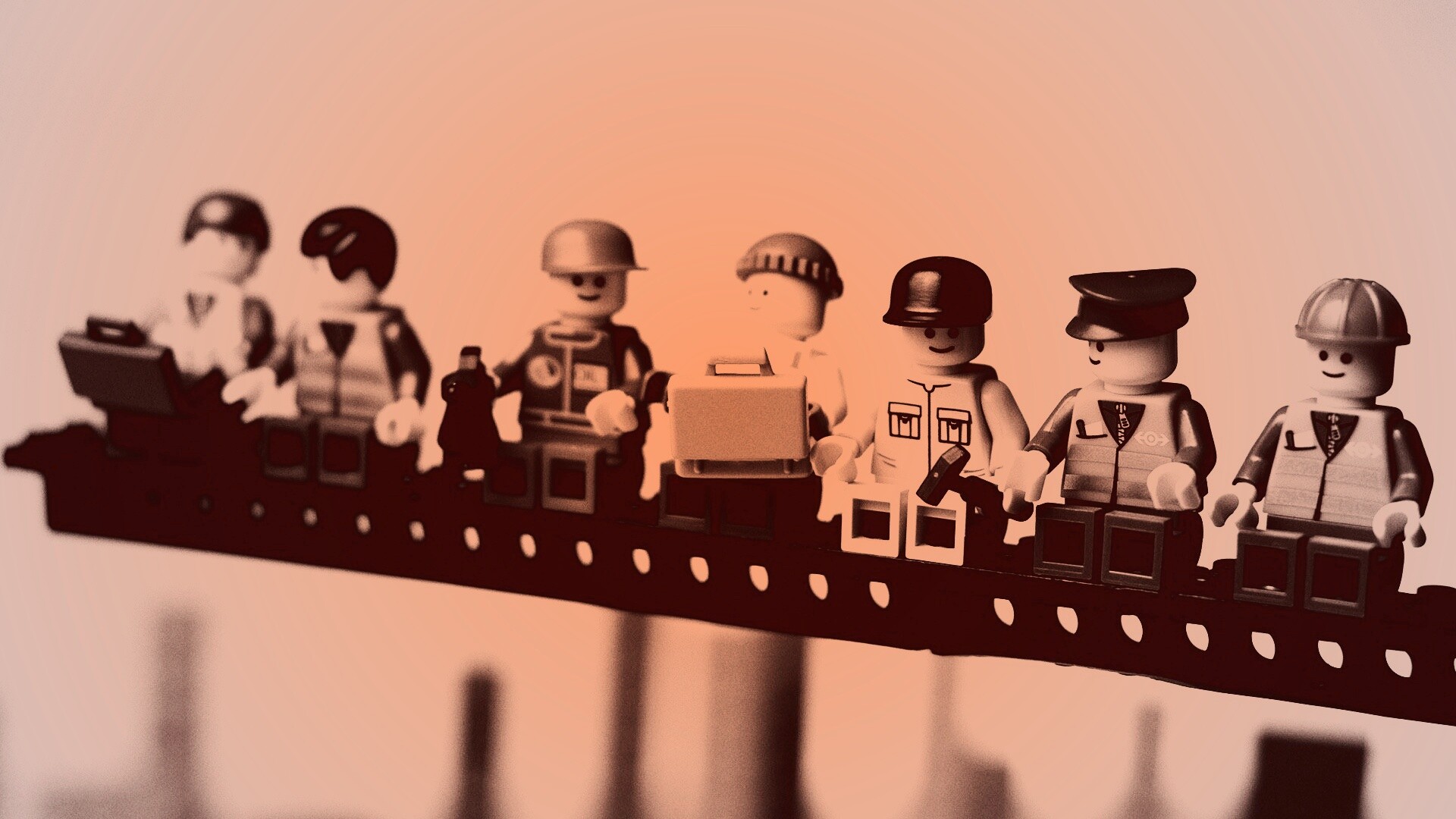 Lego строители обедают на балке обои