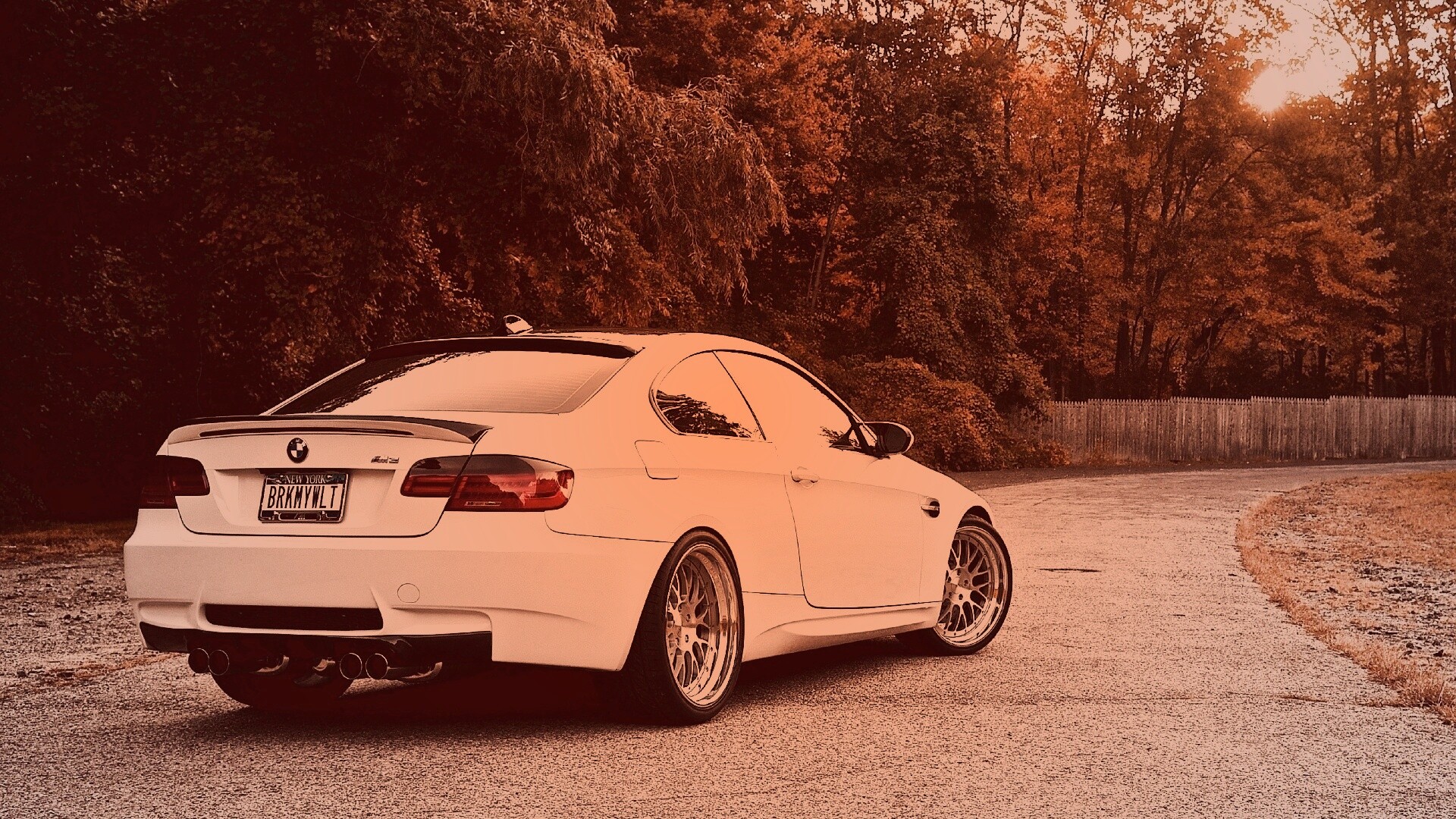 Белый BMW M3 обои