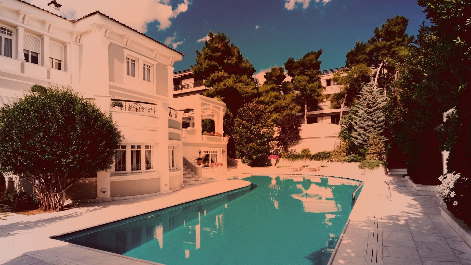 Особняк с бассейном обои