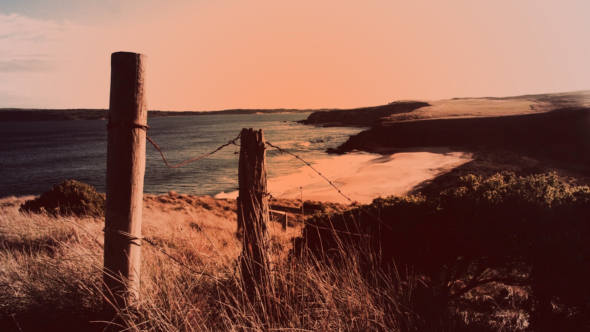 Пляж на озере обои