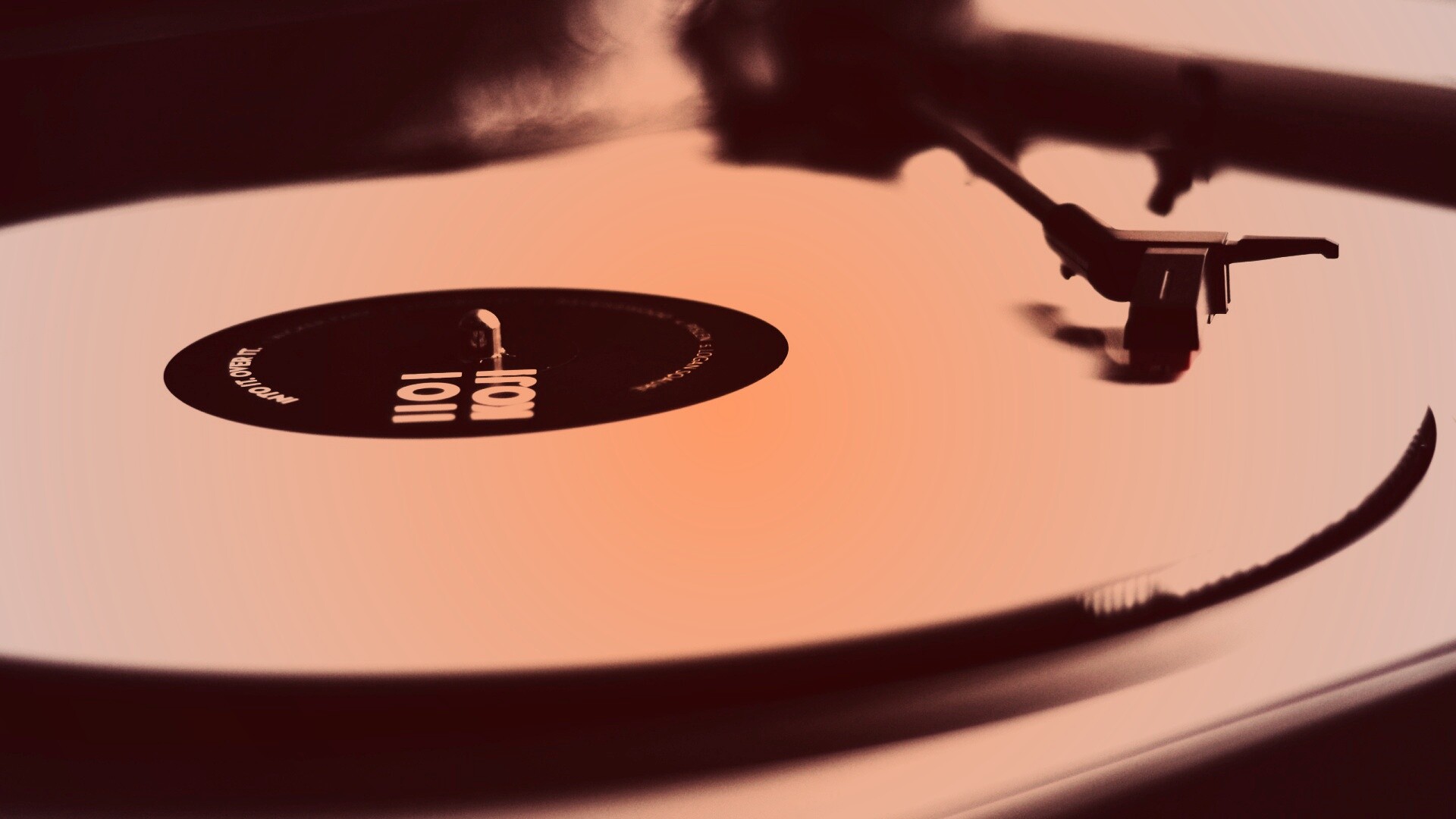 Пластинка на пульте диджея обои