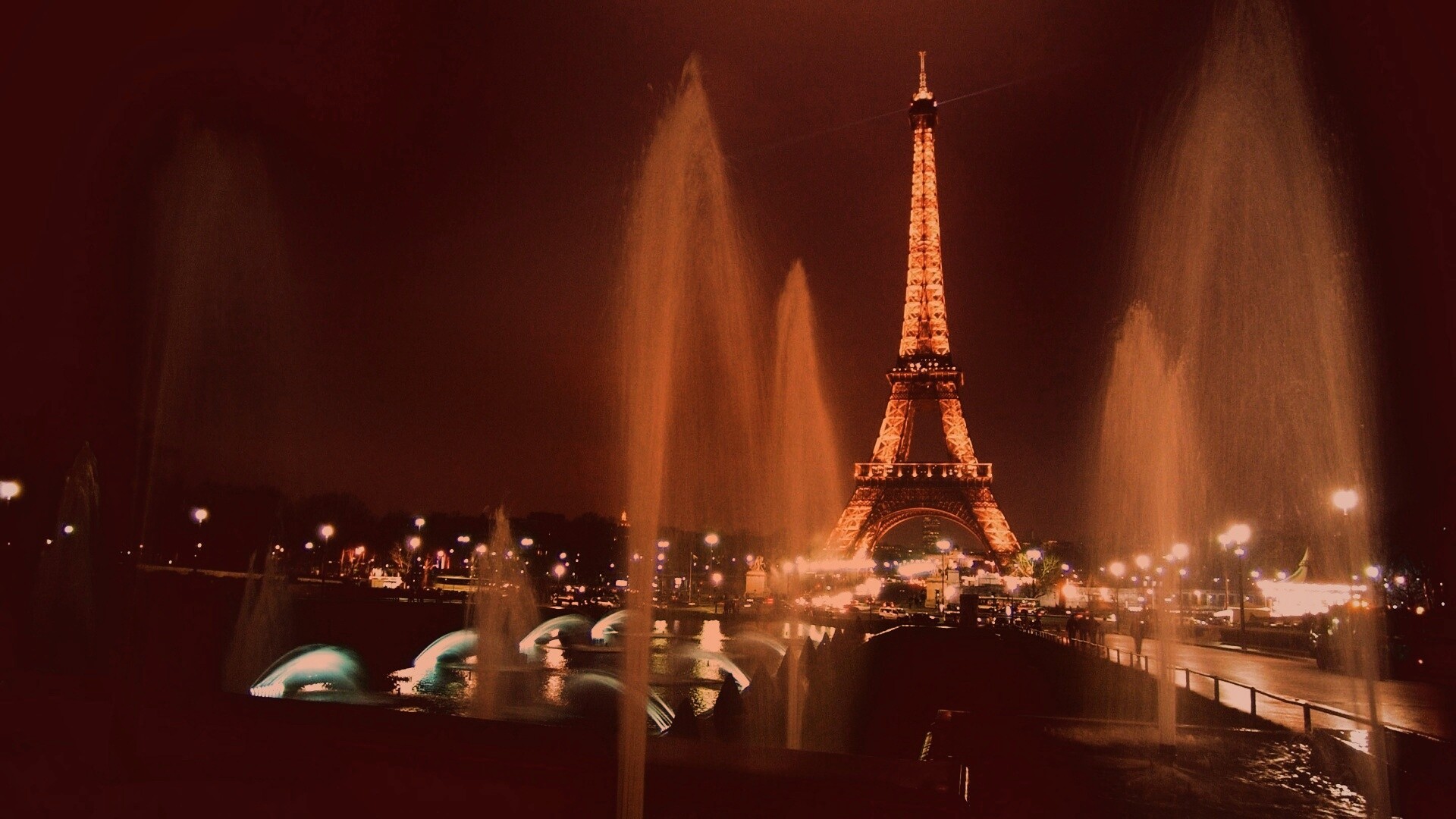 Фонтаны напротив башни Эйфеля обои