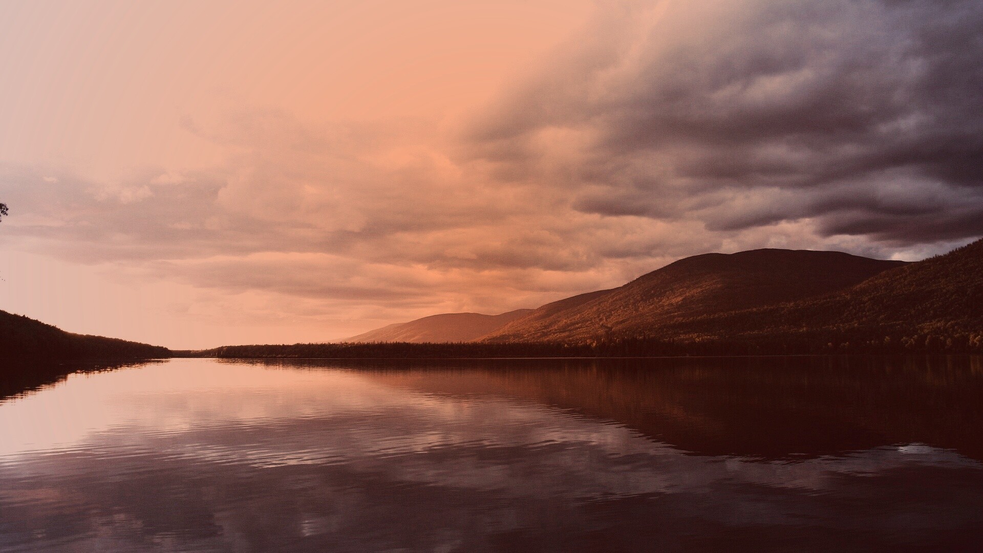 Вид на озеро обои