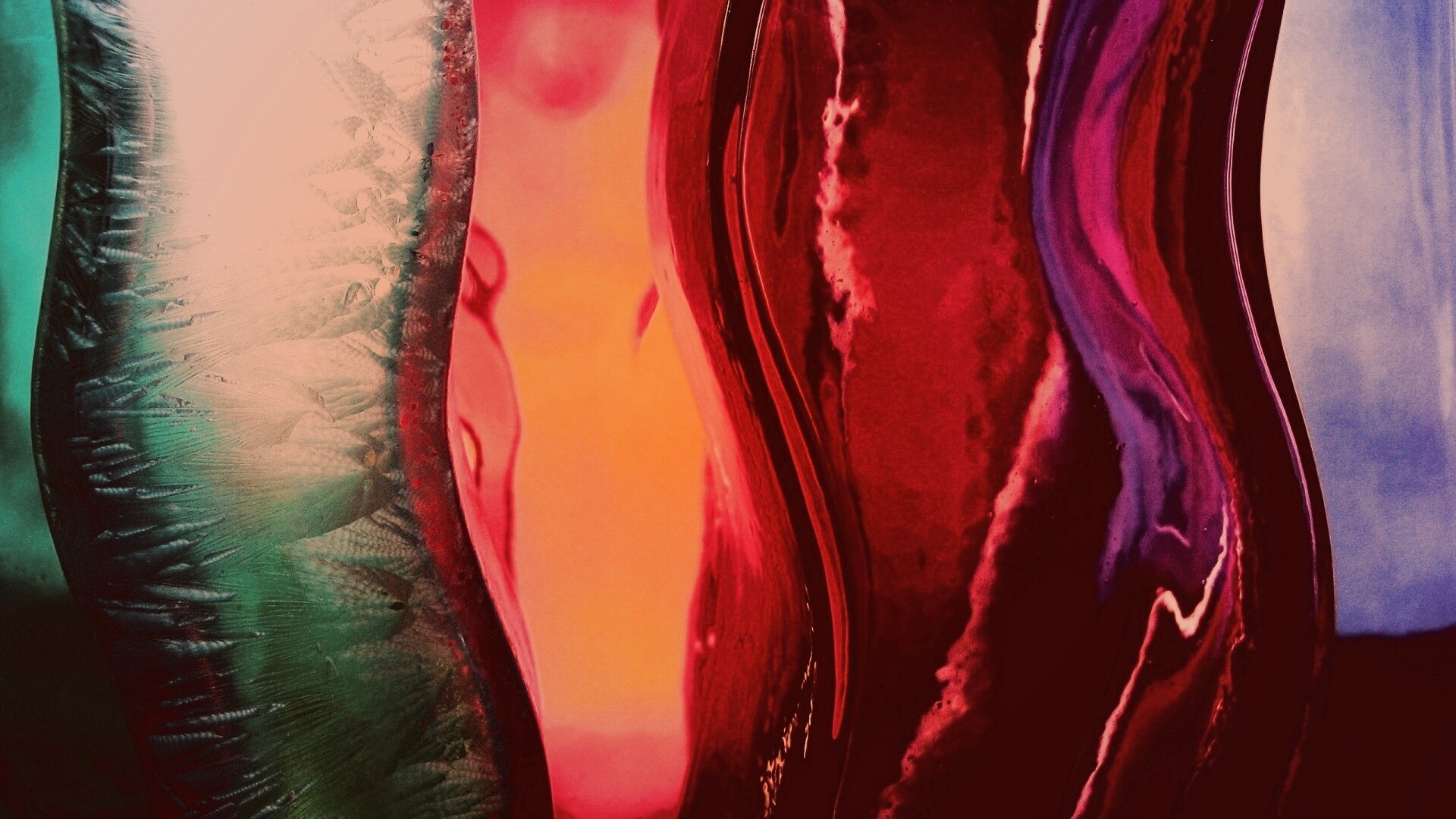 Цветные линии на стекле обои