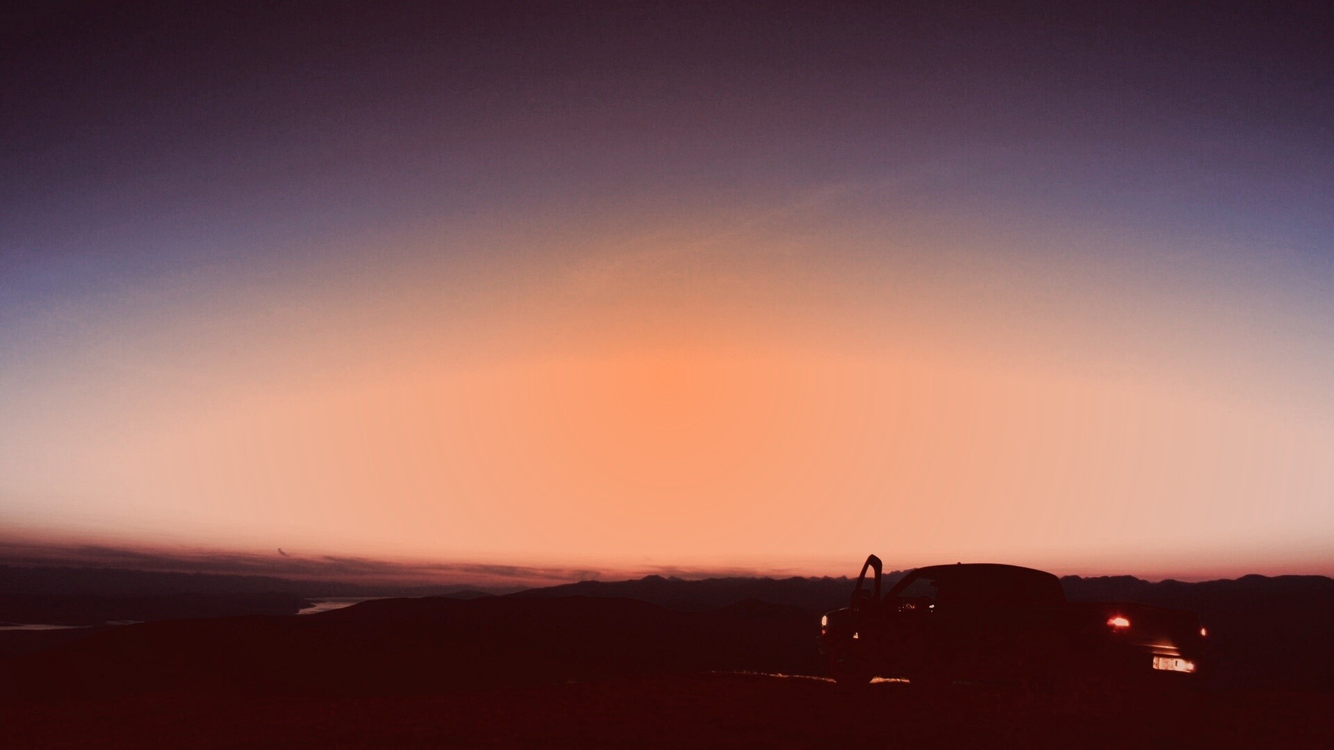 Авто на фоне заката обои