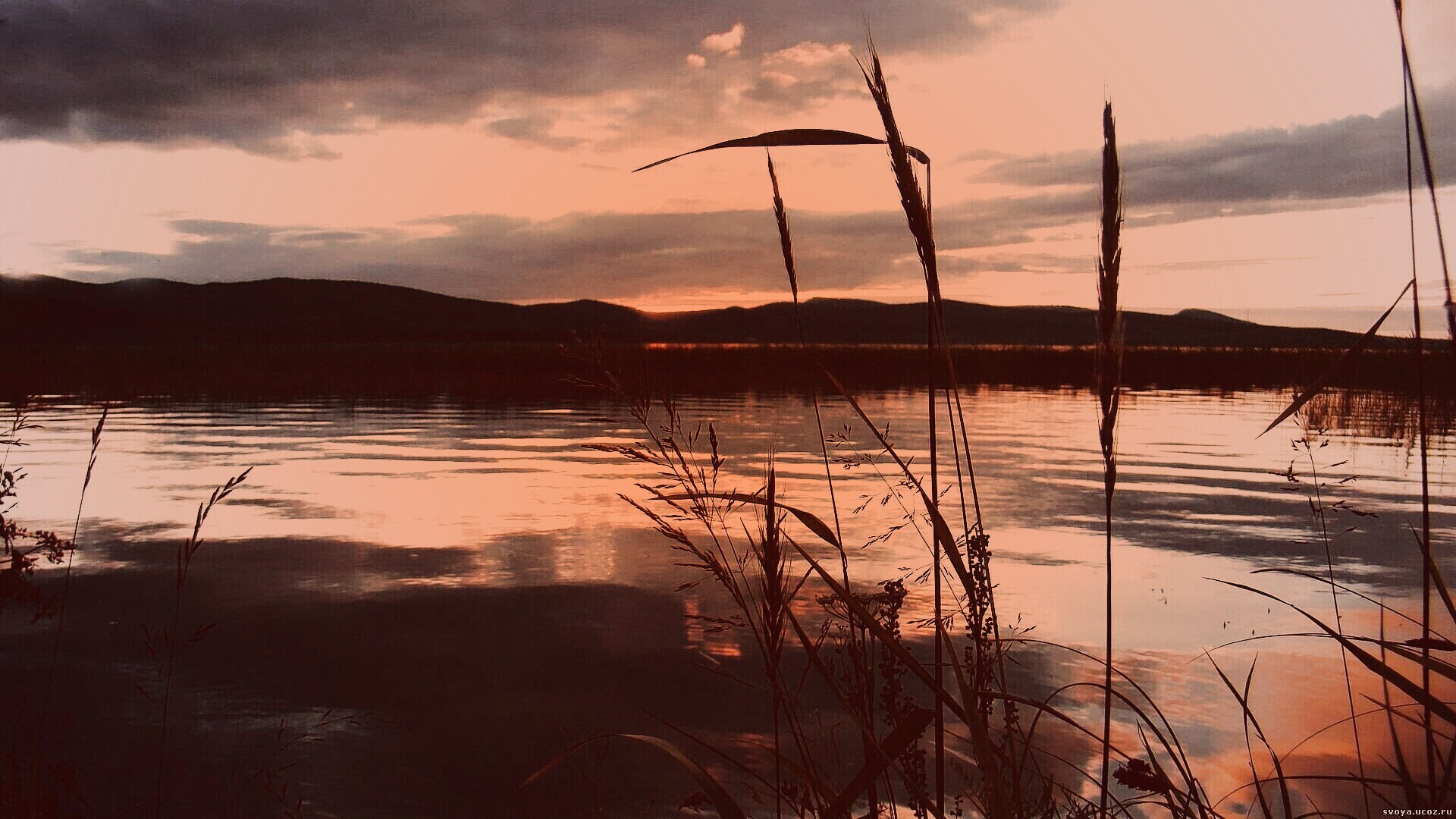 Закат на озере обои