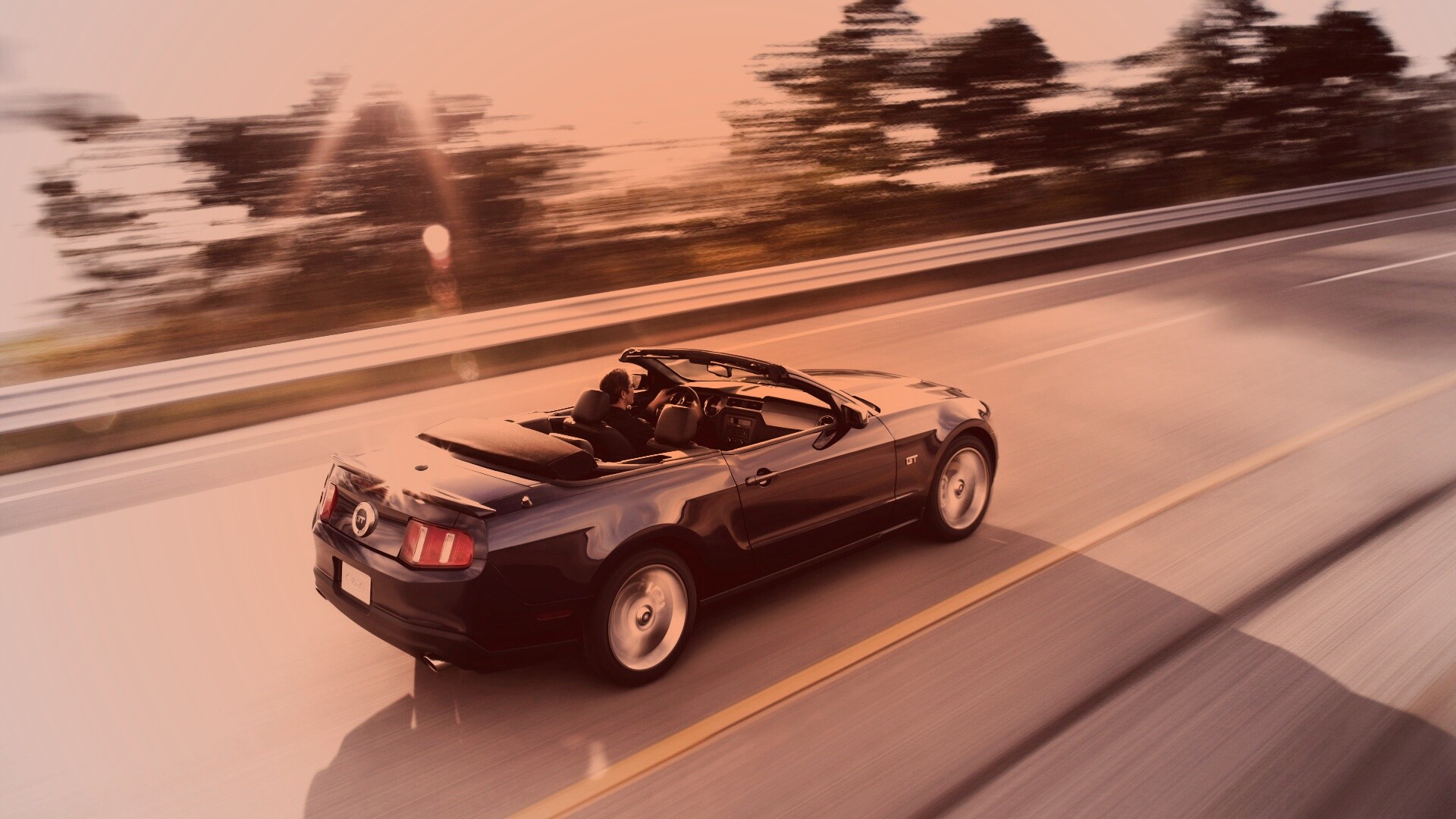 Машина на трассе обои