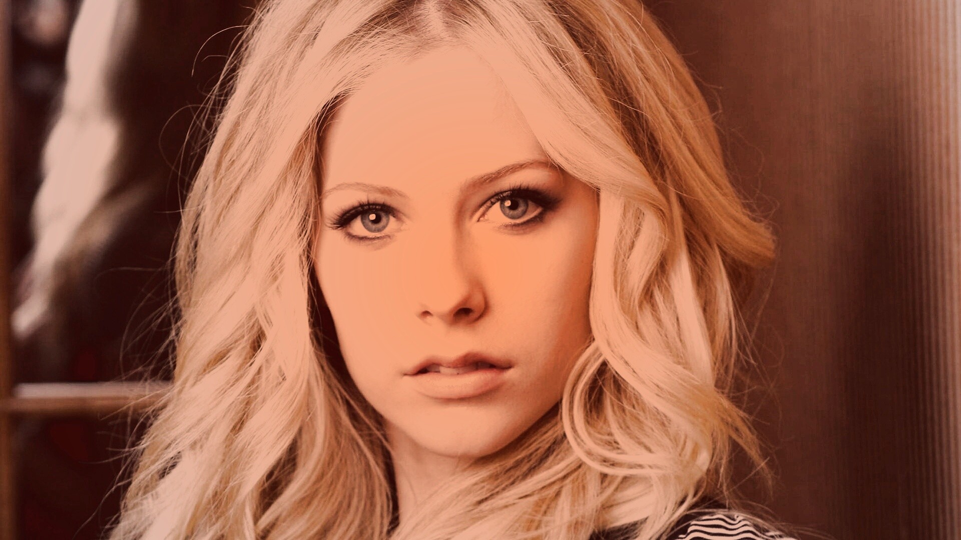 Блондинка Аврил Лавин обои