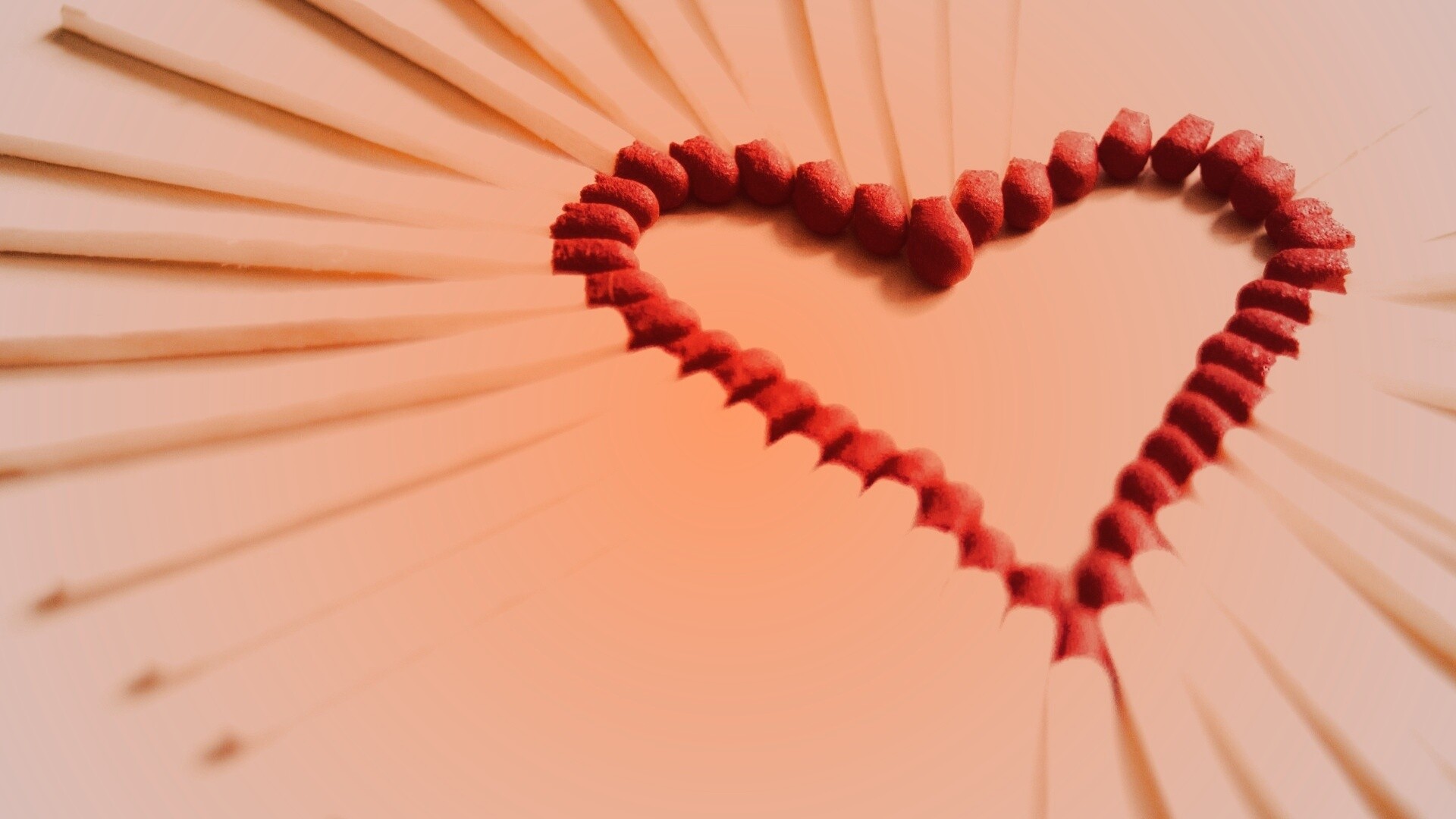 Сердечко из спичек обои