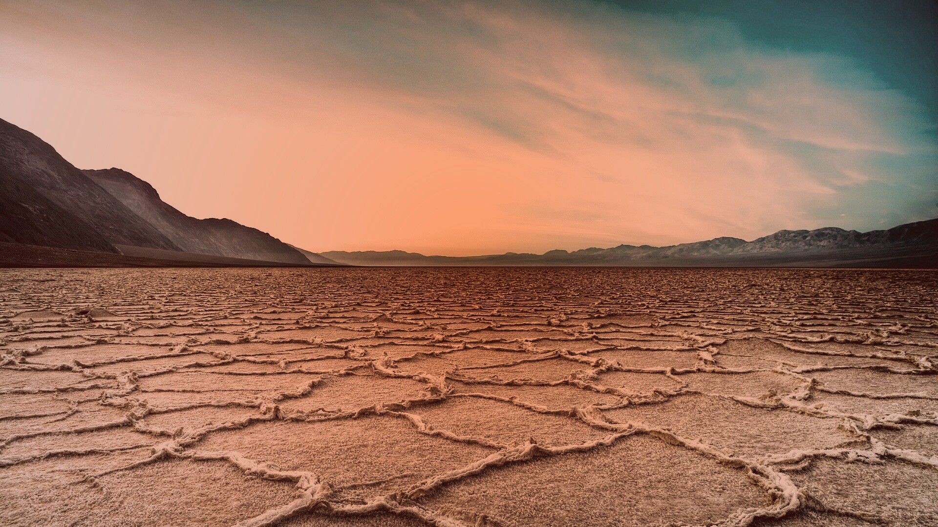Высохшее пустынное озеро обои