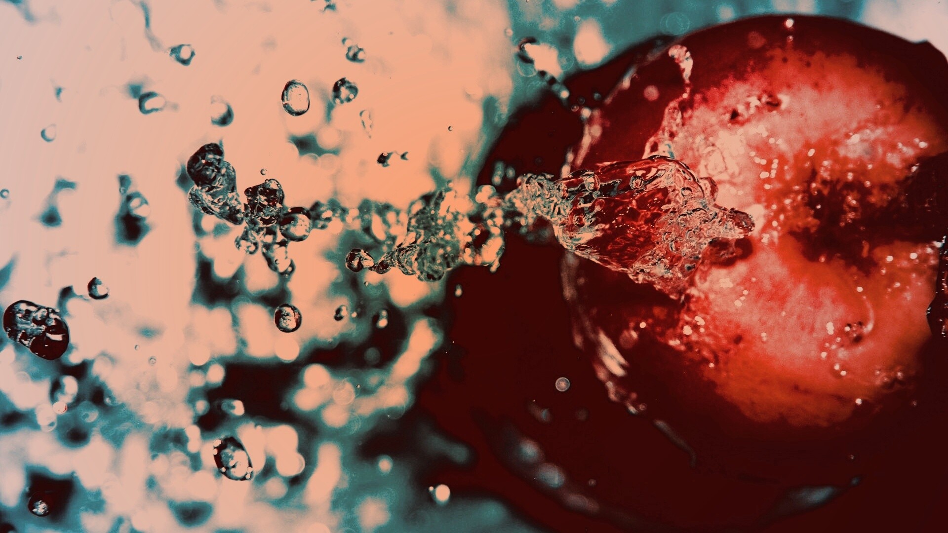 Брызги на яблоке обои