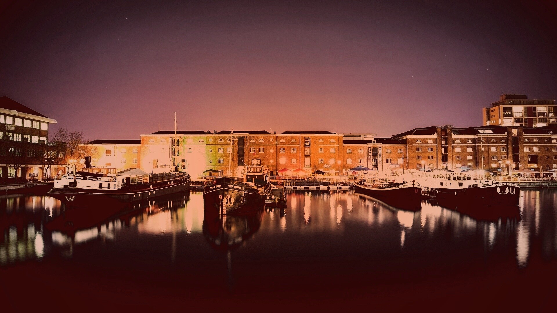 Корабли на спокойной воде обои