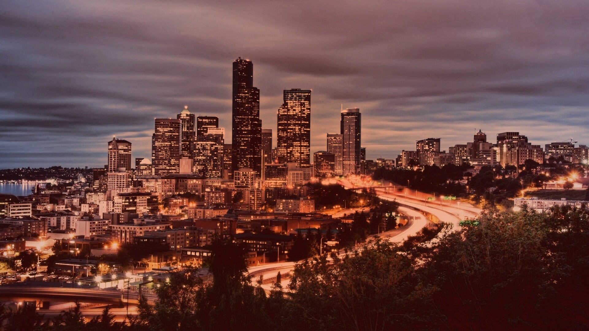 Город вдали обои