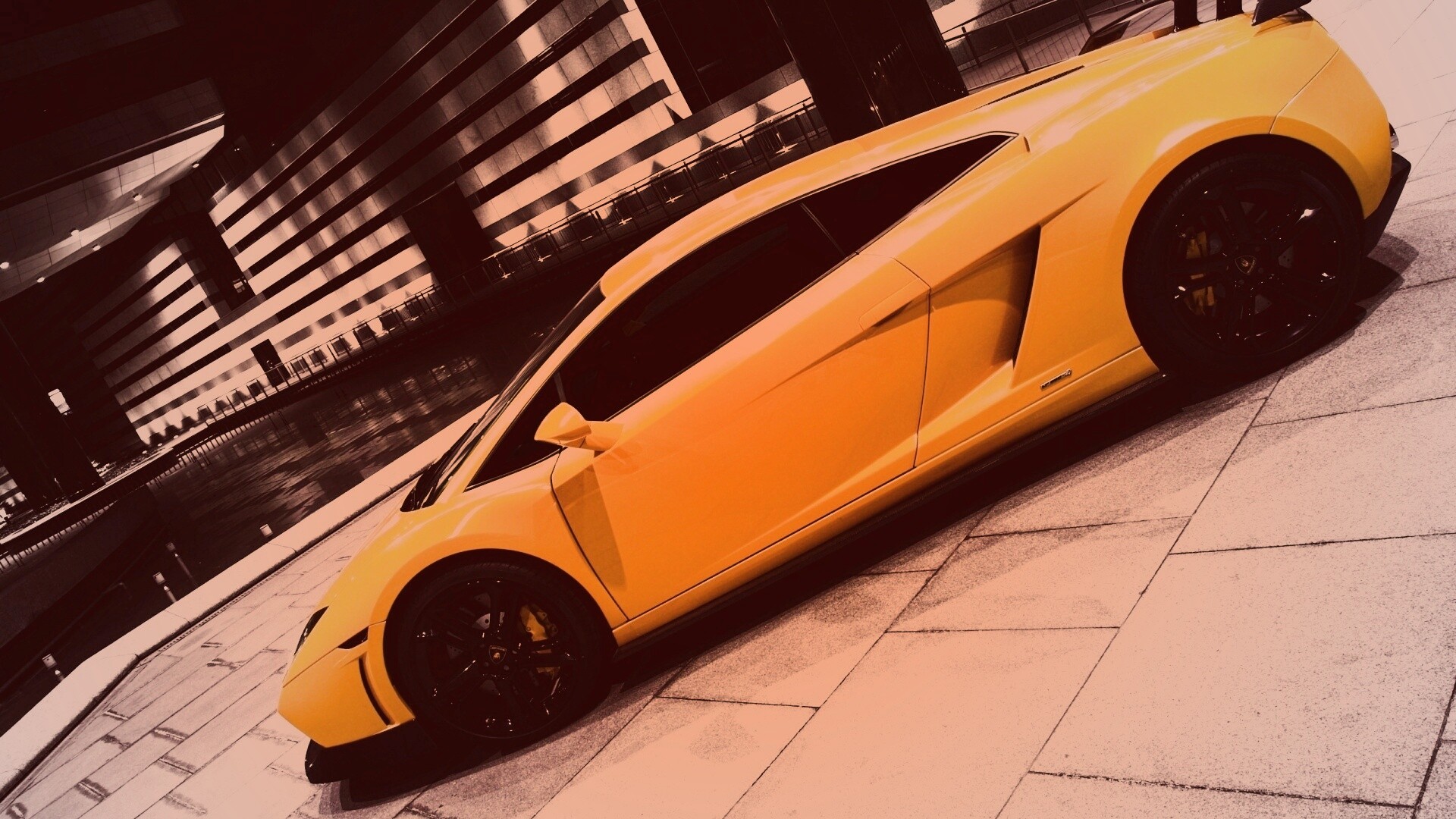 Желтая ламборджини в автосалоне обои