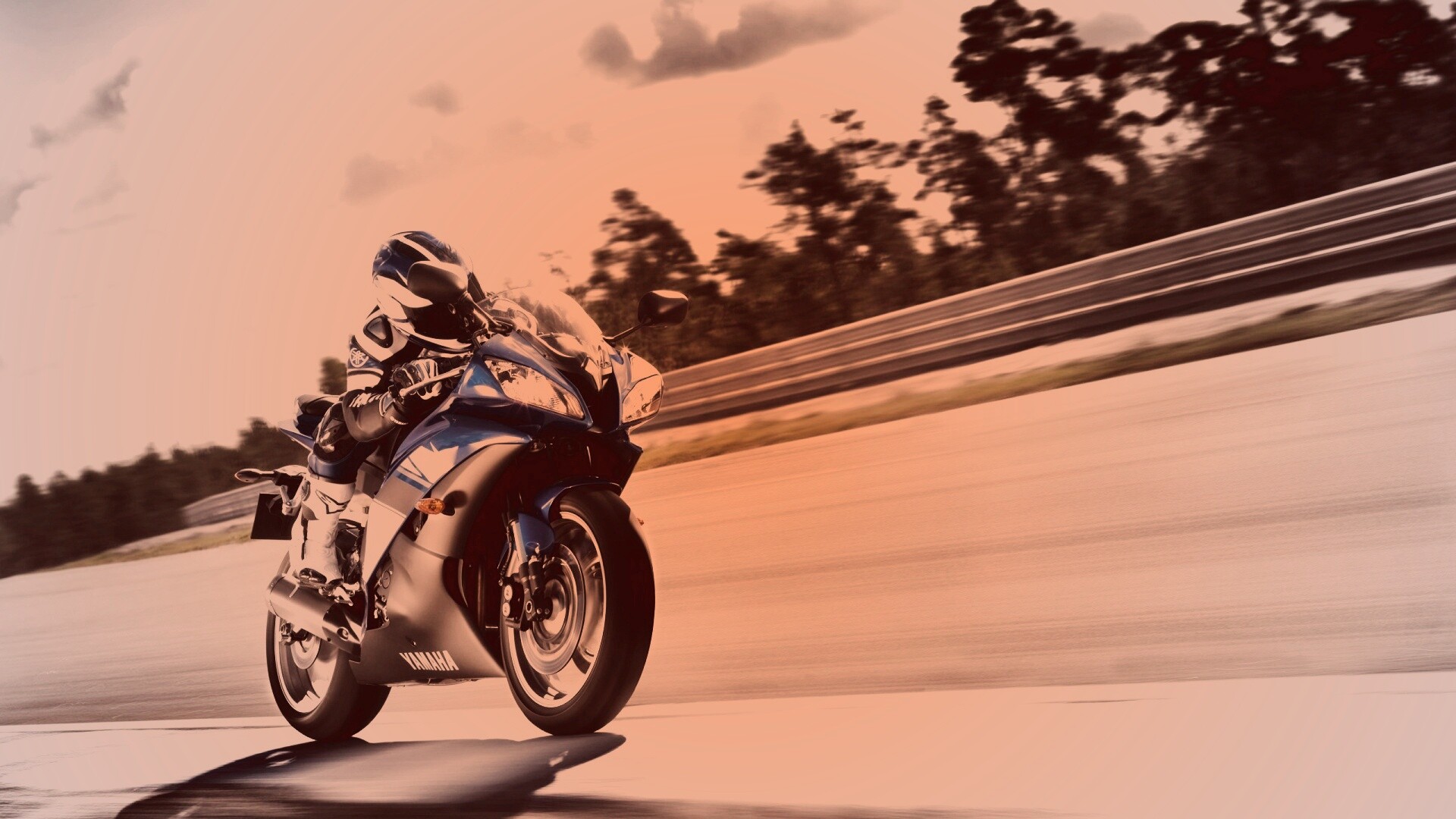 Мотоциклист на треке обои