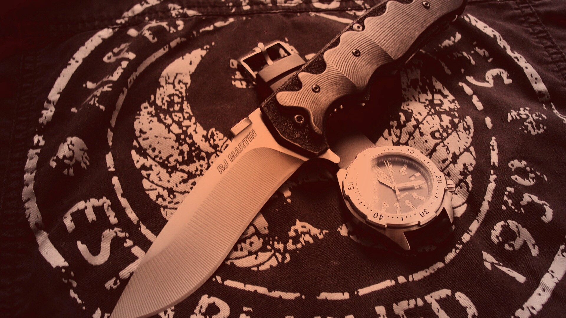 Солдатские часы и нож обои