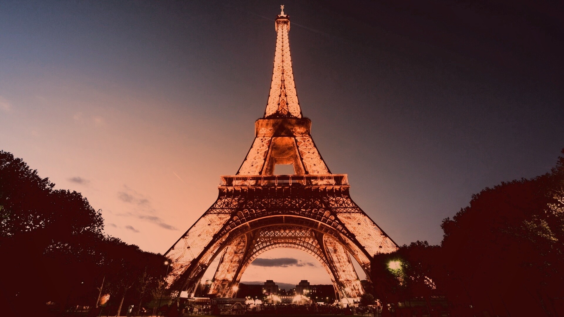 Светящаяся эйфелева башня обои
