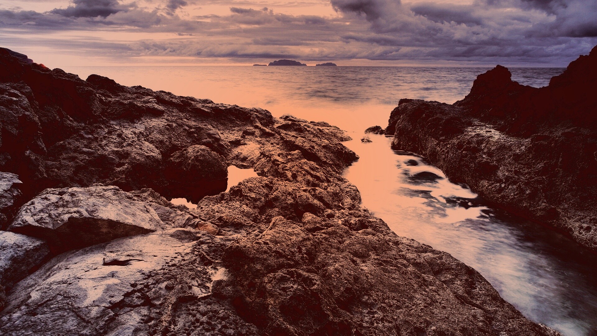 Река впадающая в море обои