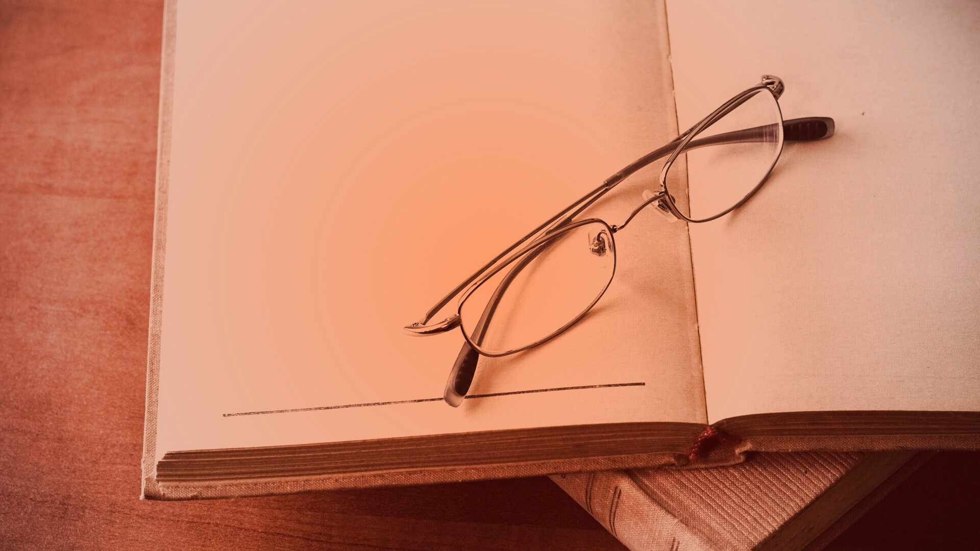 Очки и блокнот обои