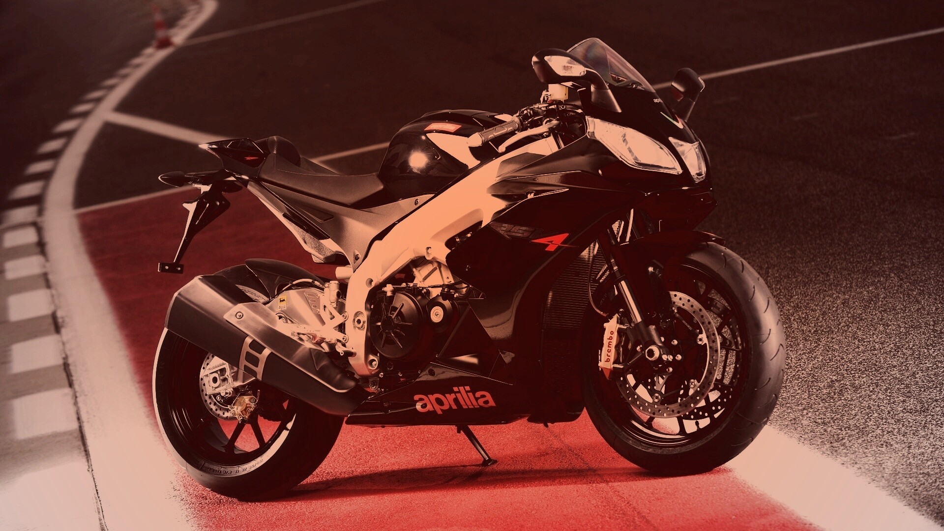 Aprilia на треке обои