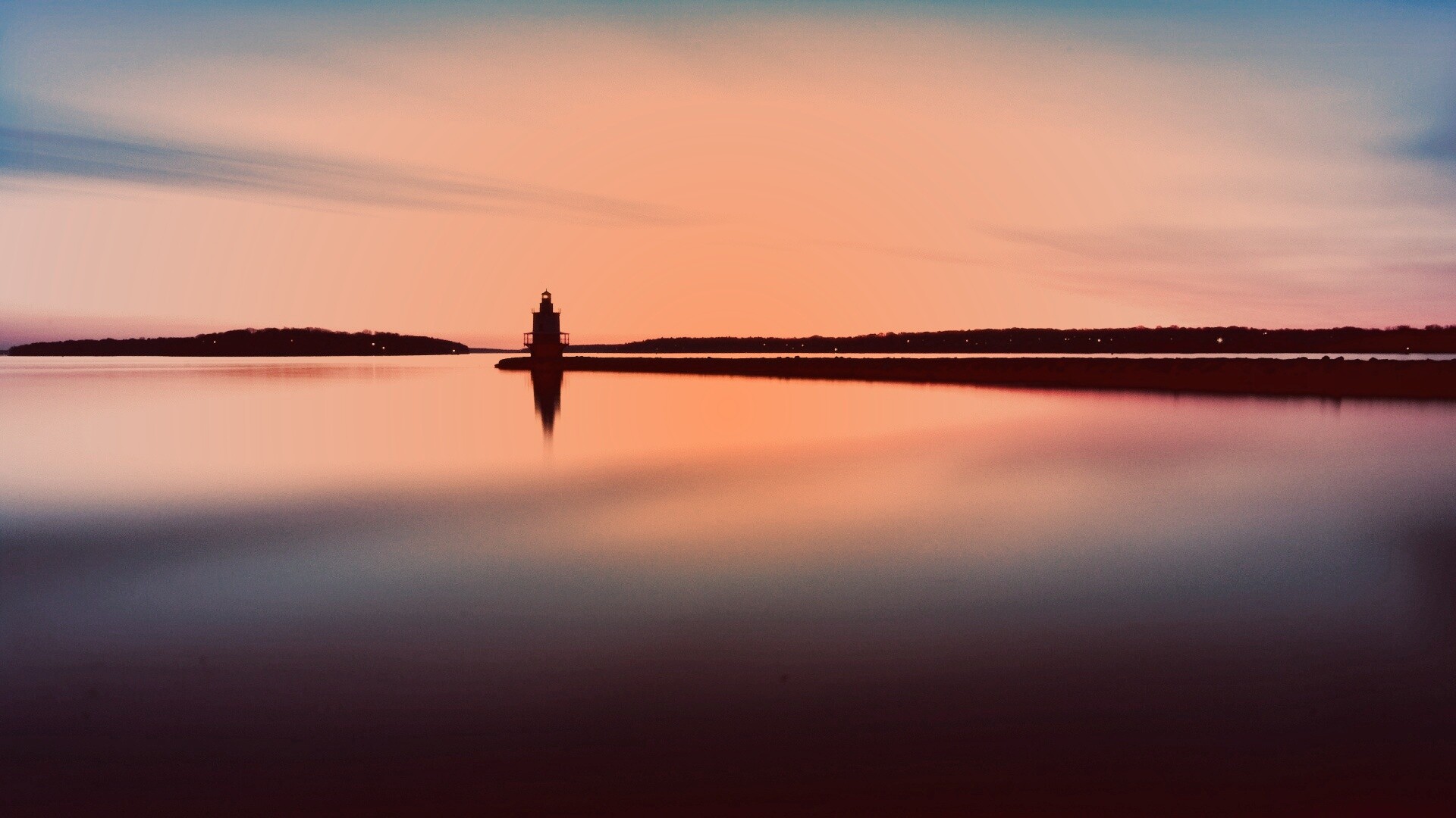 Маяк и его отражение обои