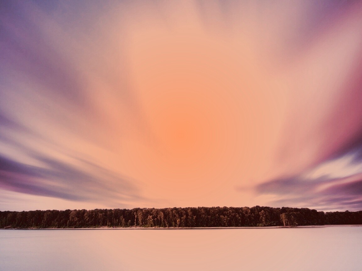Вечернее небо над озером обои
