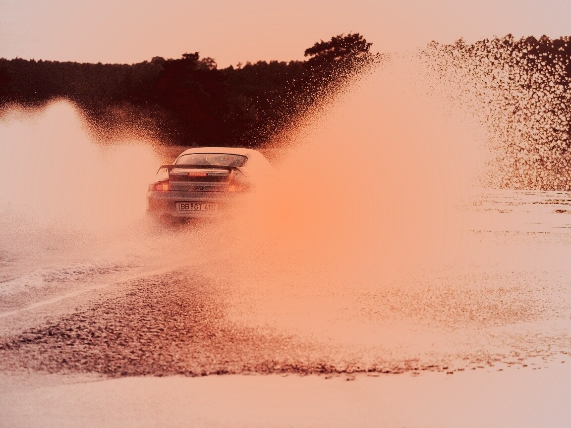 Брызги из под колес обои