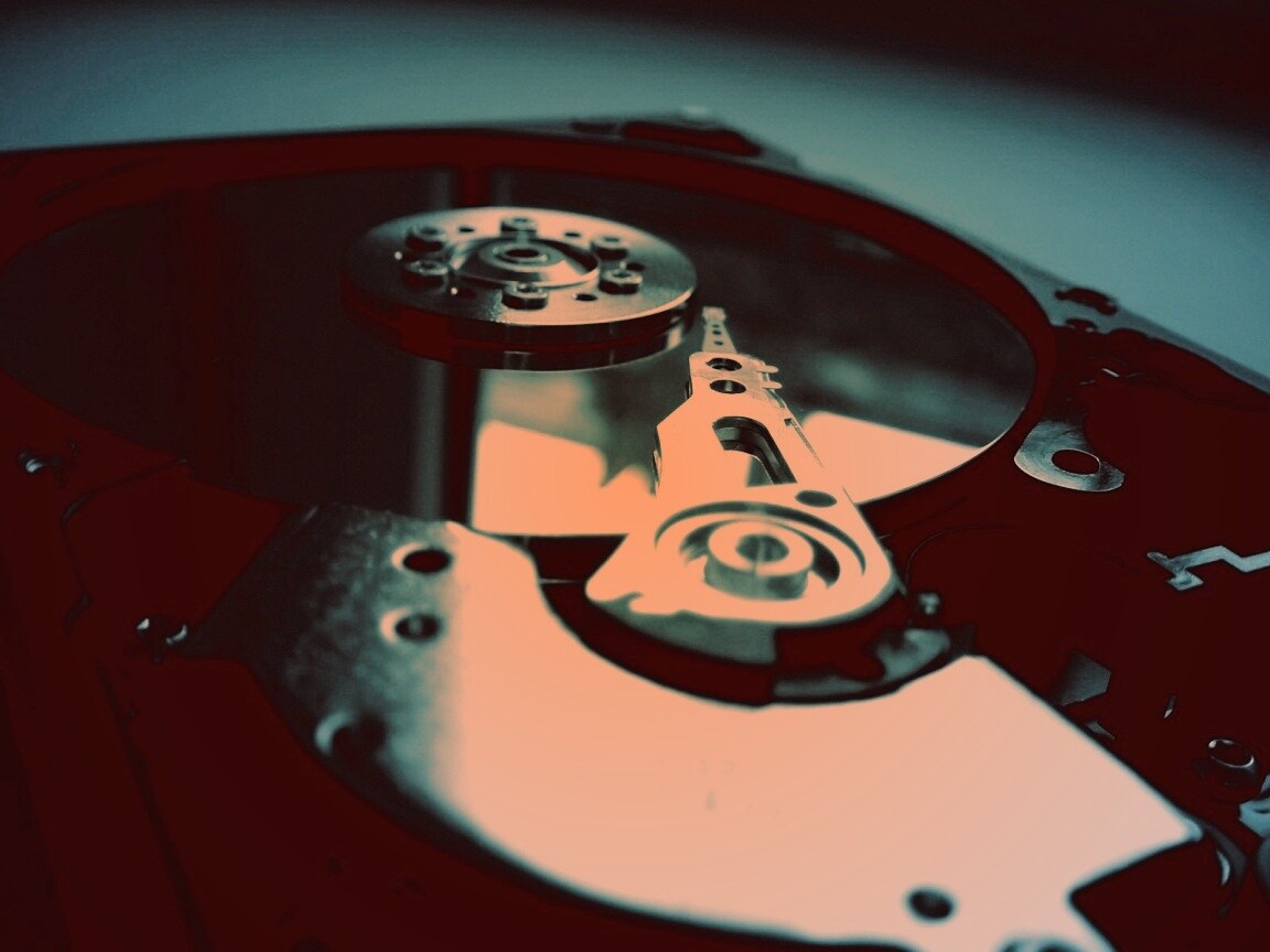 Разобранный жесткий диск обои