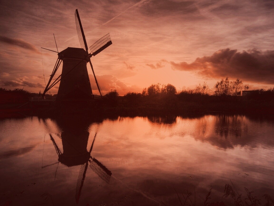 Мельница на озере обои