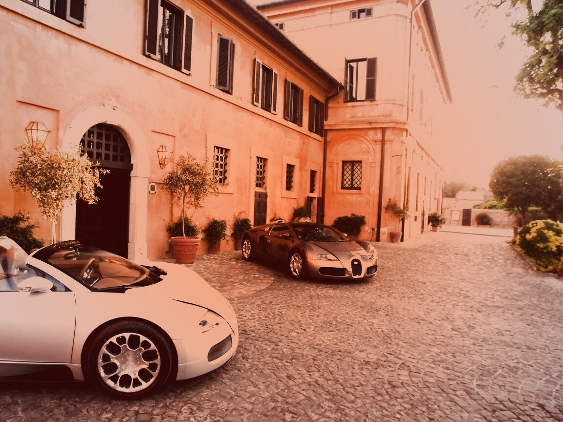 Два Бугатти у дома обои