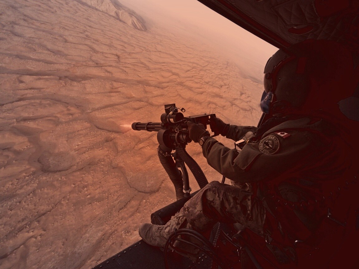 Обстрел с борта вертолета обои