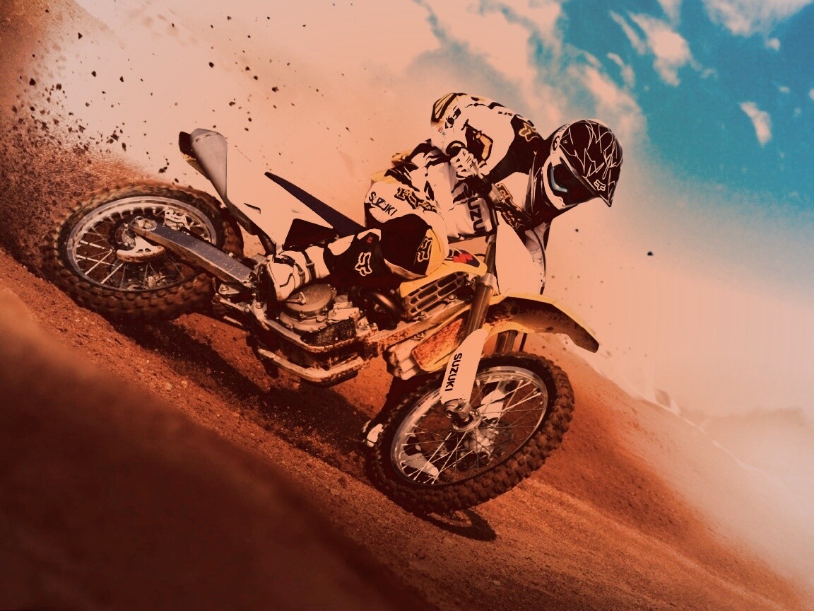 Мотоциклист на кроссовом байке обои
