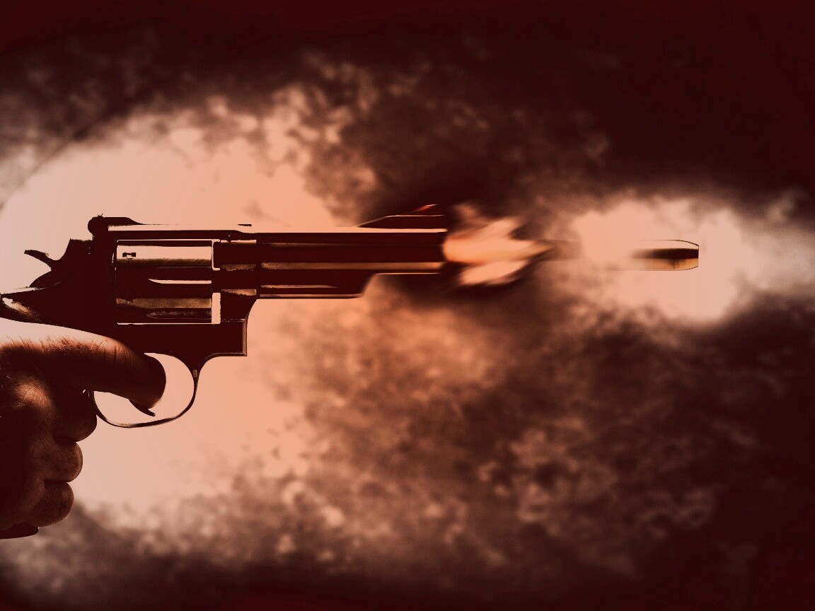 Выстрел из револьвера обои