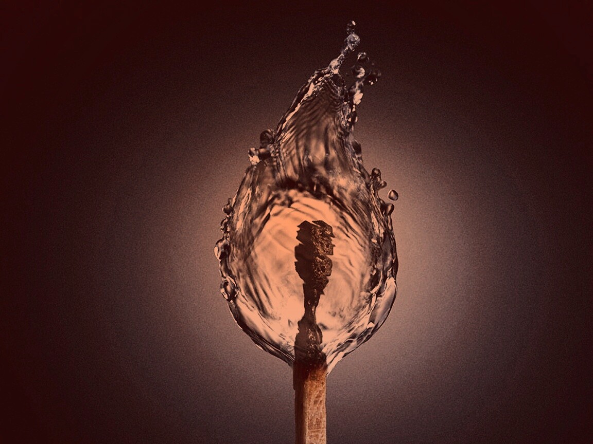 Водяное пламя спички обои