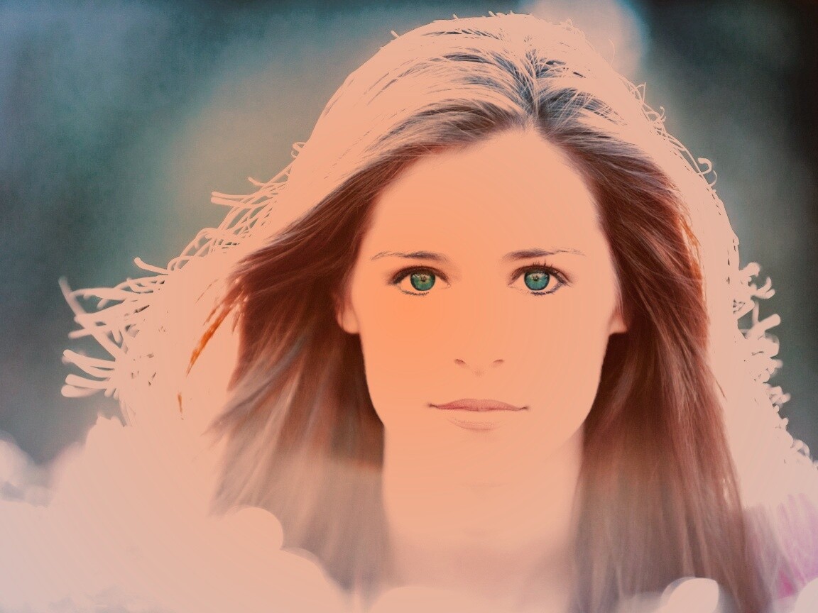 Девушка с голубыми глазами обои