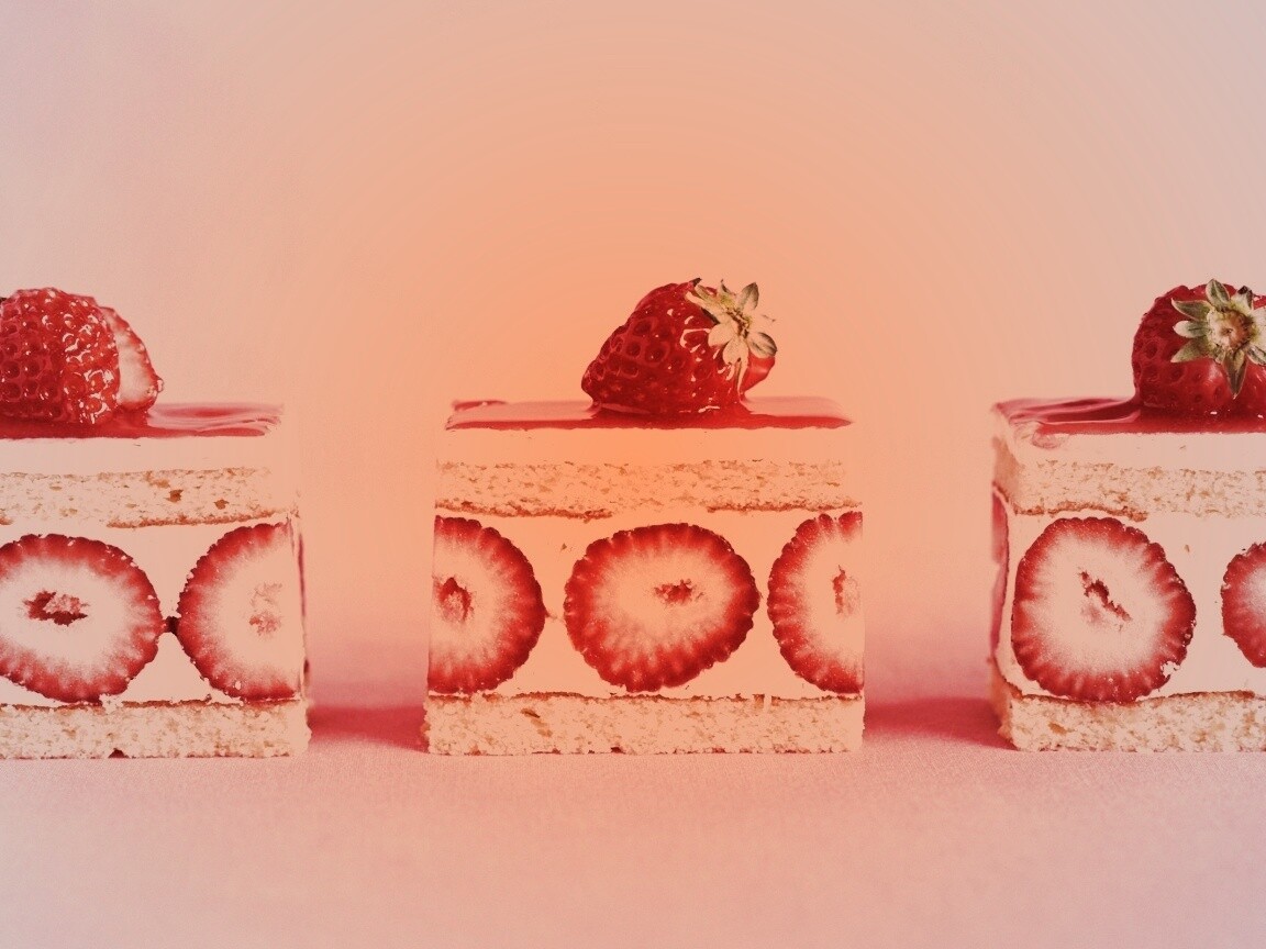 Ломтики клубничного торта обои