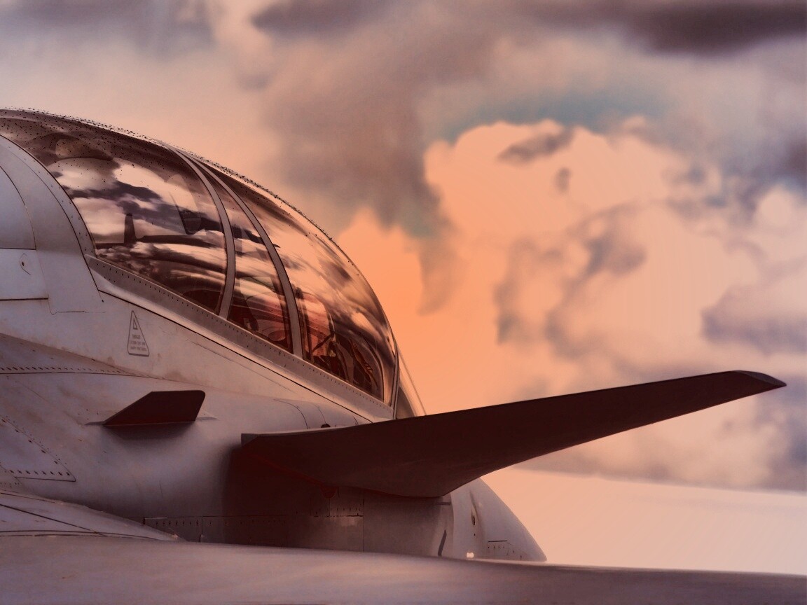 С крыла истребителя обои