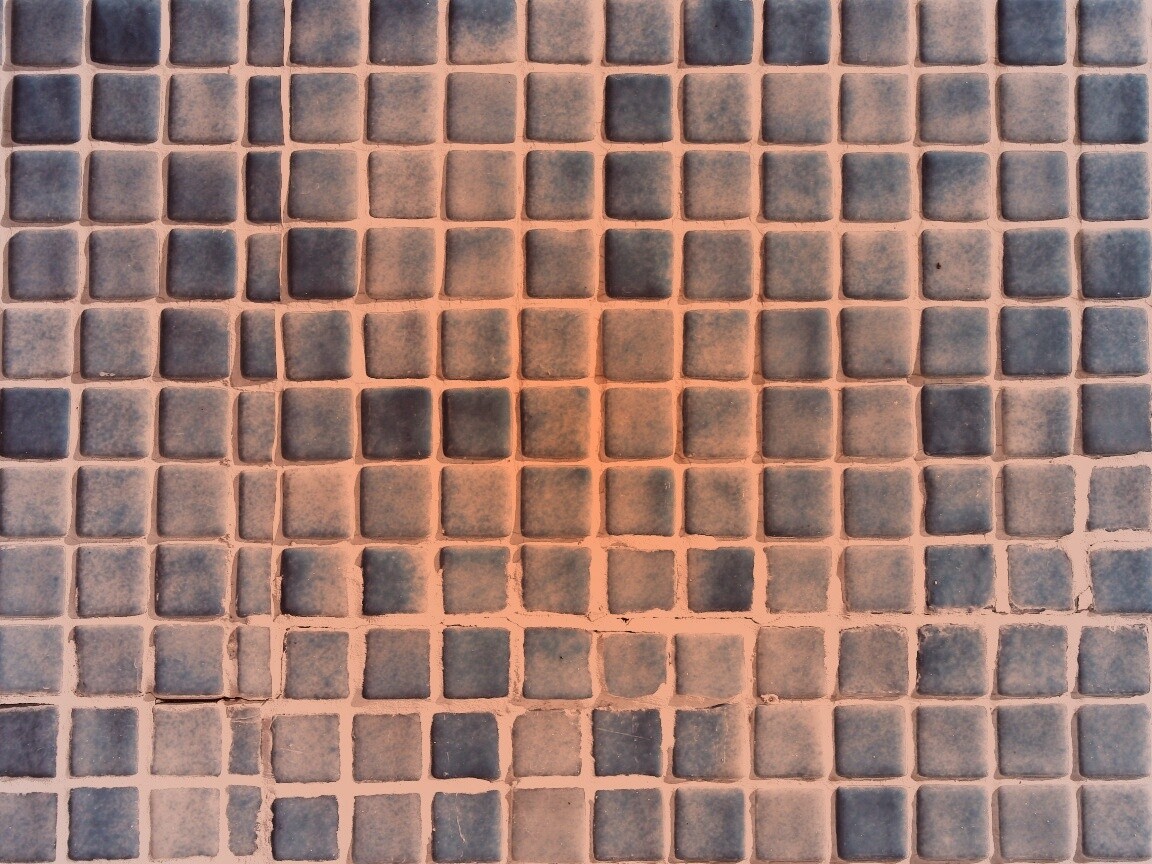 Мелкая голубая плитка обои