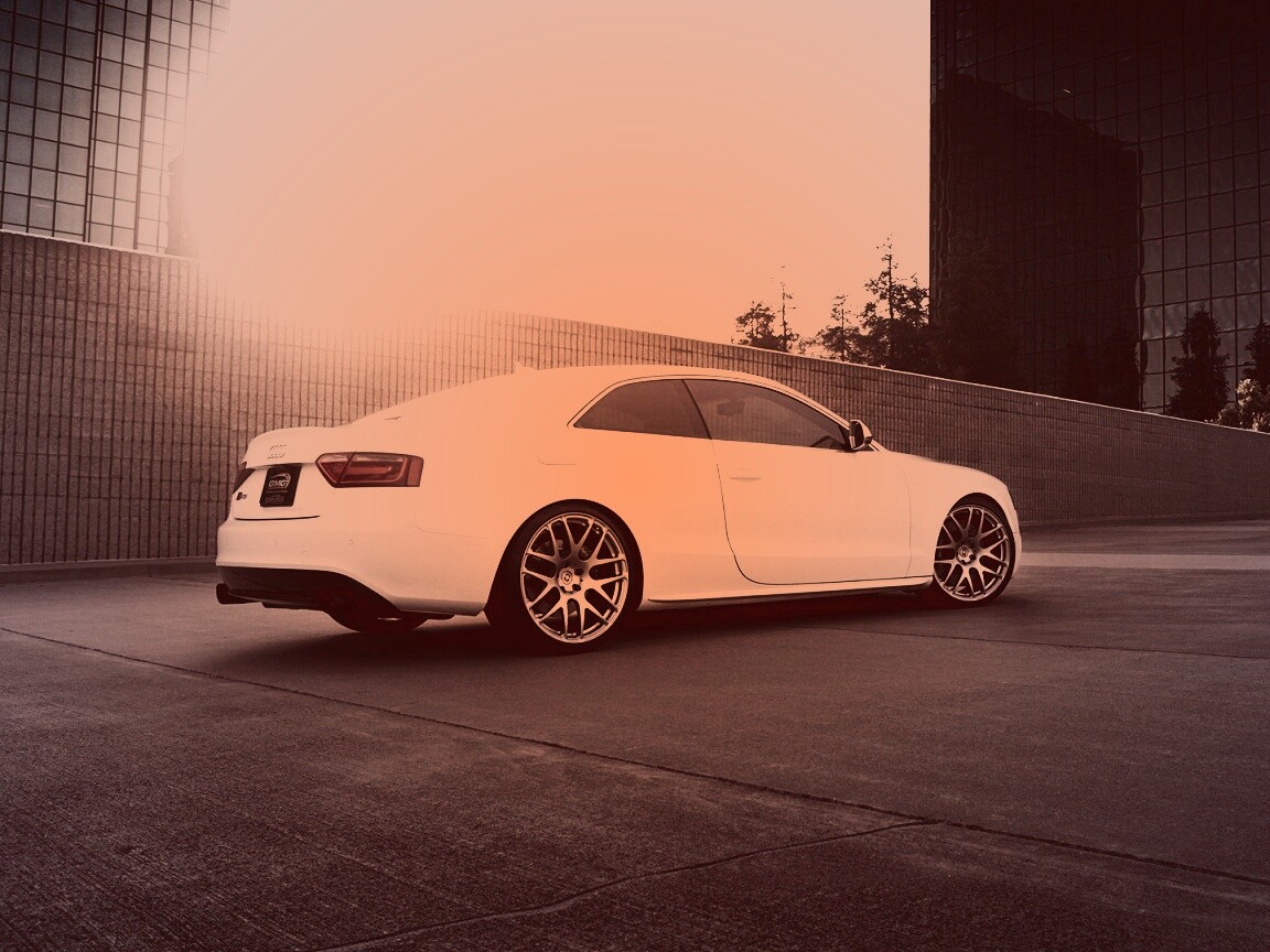 Ауди на парковке обои