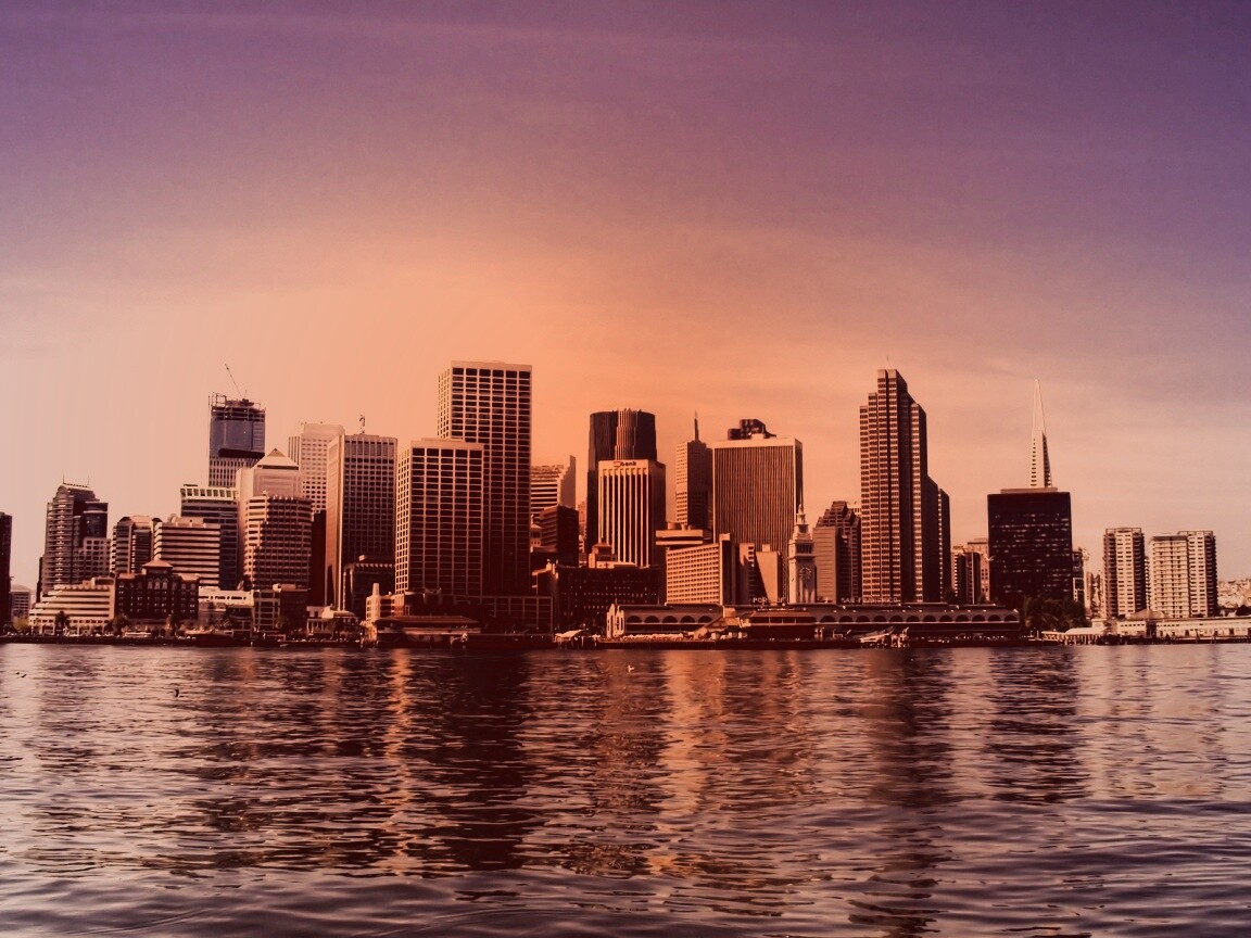 Небоскребы на береговой линии обои