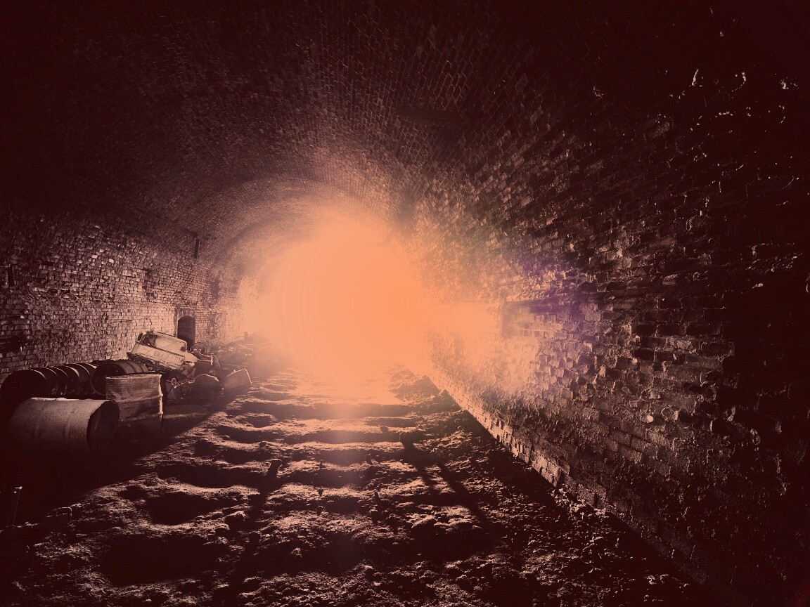 Захламленный тоннель обои