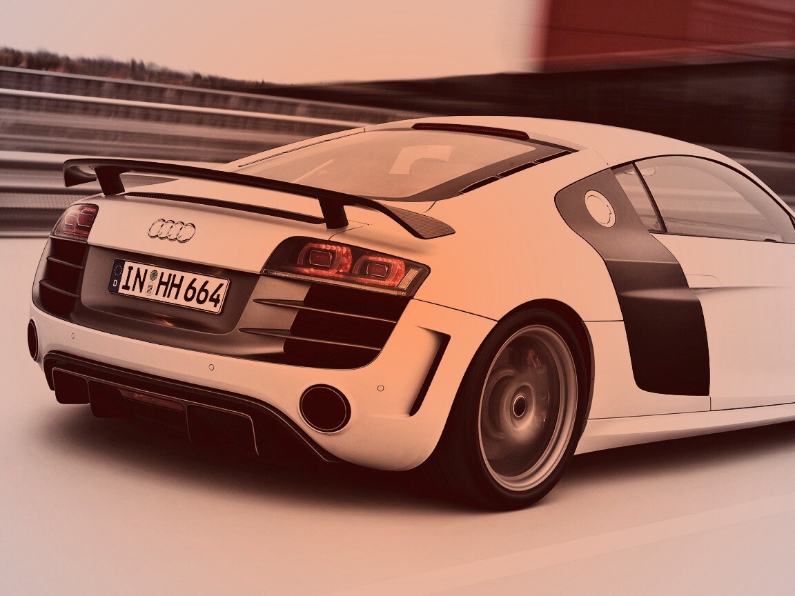 Audi R8 на скоростной трассе обои